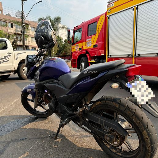 Colisão entre moto e caminhonete deixa motociclista ferido no centro de SMOeste  