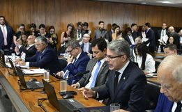 Por unanimidade, CCJ do Senado rejeita PEC da Blindagem