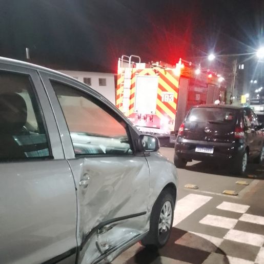 Mulher fica ferida em colisão entre dois carros em São Lourenço do Oeste 