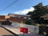 Caminhão bitrem invade quintal de residência em Guarujá do Sul