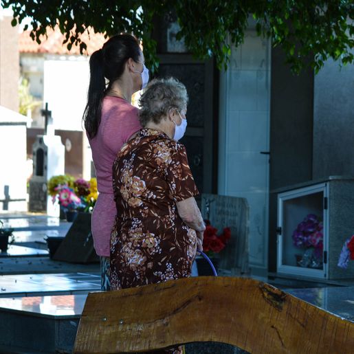 VÍDEO: Domingo marcado por limpeza e visitas ao Cemitério São Miguel e Almas 