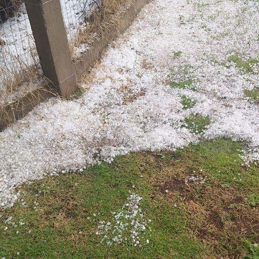 VÍDEO: chuva de granizo é registrado no interior de Palma Sola