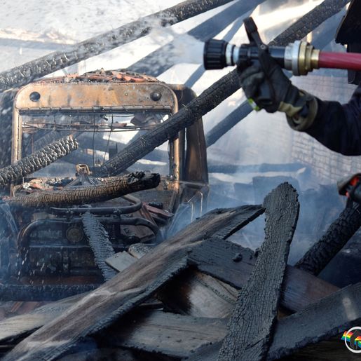 Galpão é destruído por incêndio no interior de Descanso