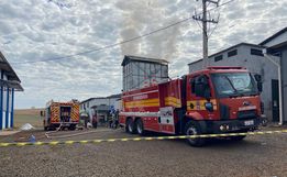 Incêndio de grandes proporções atinge indústria em Flor do Sertão