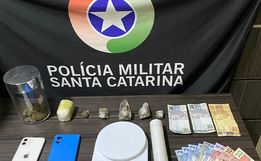 Polícia apreende mais de 160g de maconha e prende dois por tráfico em Maravilha