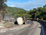 BR-101, no Morro dos Cavalos, é liberada após tombamento e explosão de carreta