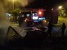 Carro é destruído por incêndio na cidade em Mondaí