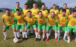Canarinho da São Roque aplica goleada pelo municipal de campo em Cedro