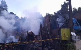 Incêndio em residências mobiliza Corpo de Bombeiros em Anchieta