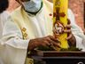 Vigília Pascal leva fiéis para Igreja Matriz em São Miguel do Oeste; fotos