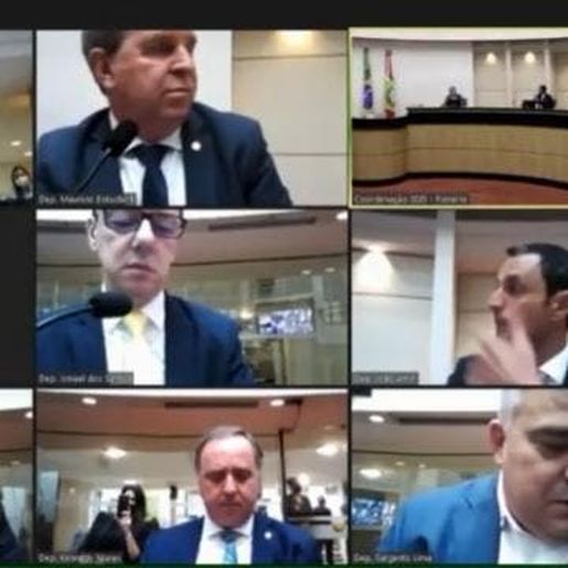 Comissão aprova por unanimidade relatório que pede impeachment de Moisés