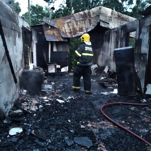 Incêndio destrói residência no bairro Progresso