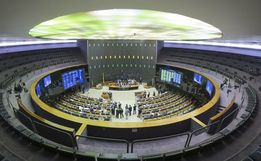 Câmara aprova em 2º turno PEC do piso salarial para enfermagem