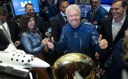 Bilionário vai ao espaço neste domingo a bordo do foguete da Virgin Galactic