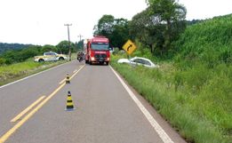 Mulher fica ferida em capotamento na SC-305 