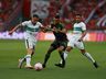 Com um a menos, Inter perde para o Coritiba no Beira-Rio