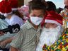Campanha “Um presente de Natal” reúne crianças para entrega de presentes