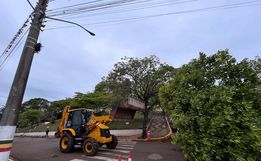 São José do Cedro revitaliza passeio lateral da praça José João Grando