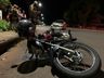 Colisão entre carro e moto deixa mulher gravemente ferida