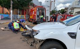 Colisão entre caminhonete e moto deixa homem ferido em SMO