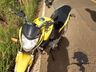 Motociclista sofre ferimentos em queda