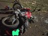 Motociclista fica gravemente ferido em colisão com carro estacionado 