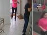 Mulher que atirou nas costas do namorado tentou disparar outras sete vezes, mas arma travou
