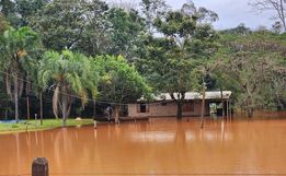 Rio Uruguai estabiliza acima de 9m, mantém pontes interditadas e balsa parada