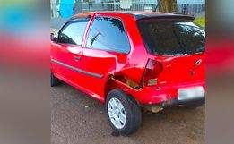 Motorista foge após colidir contra carro estacionado em São Miguel do Oeste