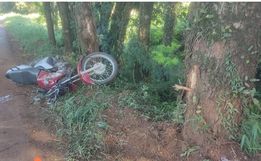 Motociclista morre após colidir em árvore na SC-163 em Iporã do Oeste