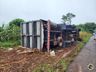 Motorista sofre ferimentos em tombamento de caminhão na SC 163