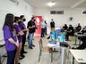 Estudantes adolescentes demonstram carinho e admiração pelo rádio