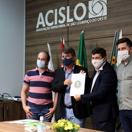 Acislo entrega Cartilha Voz Lourenciana a candidatos ao Executivo lourenciano