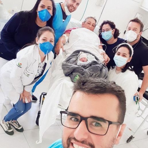 Mulher vai à UPA tratar cólica renal sem saber de gravidez e dá à luz bebê em SC