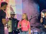 Mesmo com chuva, público lota espaço de shows para ver Marcos e Belutti