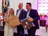 Educação de SC entrega notebooks para professores efetivos; fotos