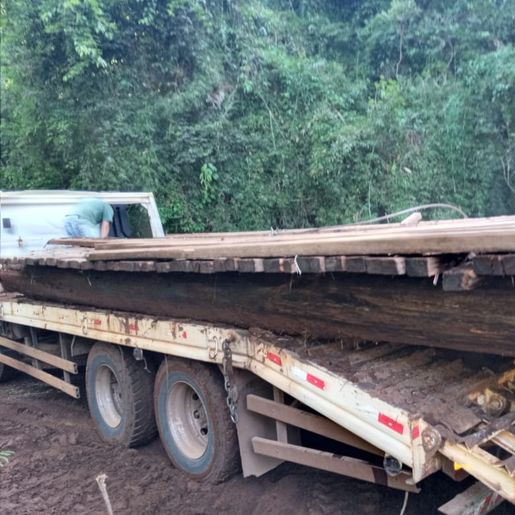 Prefeitura recoloca ponte levada pela enxurrada no interior de Tunápolis