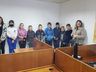 Alunos conhecem produção textual de notícias em visita à Rádio Oeste