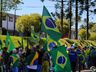 VÍDEO: Dezenas de pessoas participam de ato em frente ao 14º RCMec