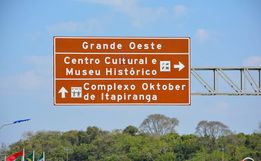Após polêmica, placa com erro de ortografia é corrigida em SMOeste