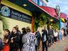 Fãs de “Barbie” formam fila para comprar ingressos no Cine Peperi