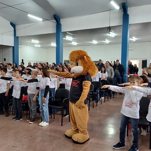 Mais de 100 alunos participam da formatura PROERD em Iporã do Oeste