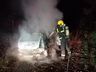 Carro é destruído por incêndio no interior de Itapiranga