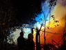 Casa fica destruída por incêndio na madrugada desta terça-feira 
