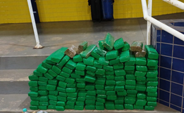 PRF apreende 198 kg de maconha escondidos em carro na BR-163
