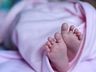 Padrasto é indiciado por tortura em caso de morte de bebê de 9 meses