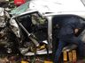 Acidente na BR-282 deixa motorista com fraturas e preso nas ferragens