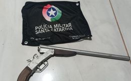 Homem é preso por ameaçar mulher com arma de fogo 