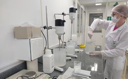 Unoesc produz mais de mil unidades de álcool em gel para doação