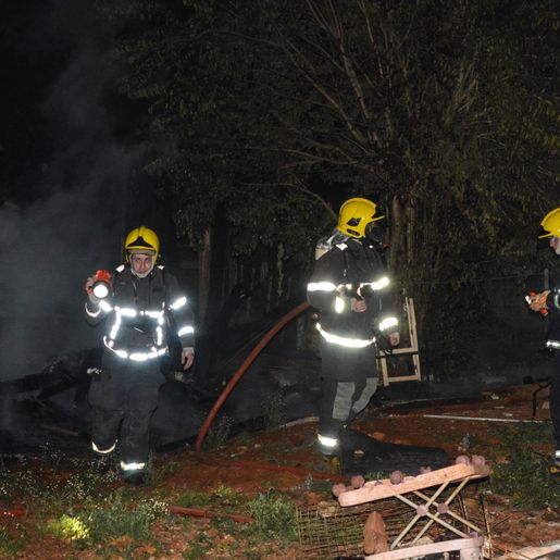 VÍDEO: Residência é completamente destruída por incêndio em Paraíso